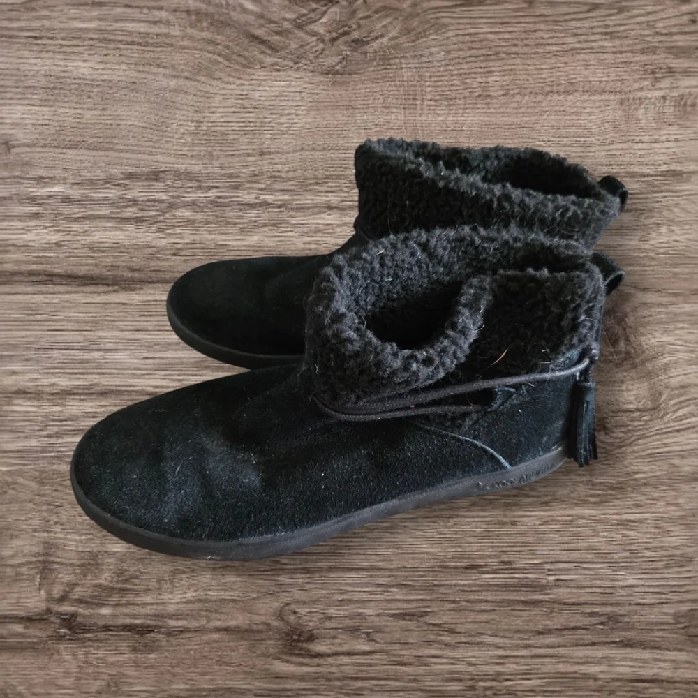 Koolaburra By UGG SZ 6 Black Suede Ankle Boots